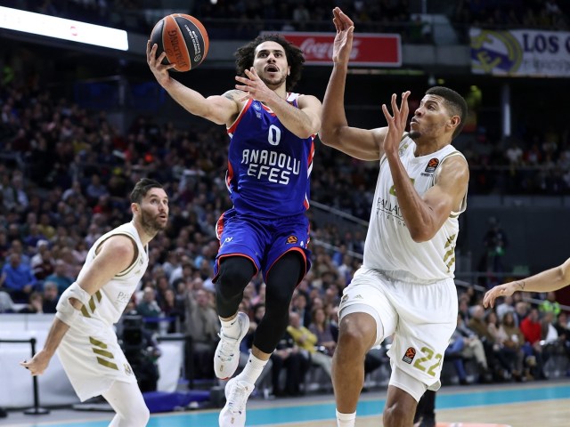 shane-larkin-anadolu-efes-istanbul-eb19 (1)